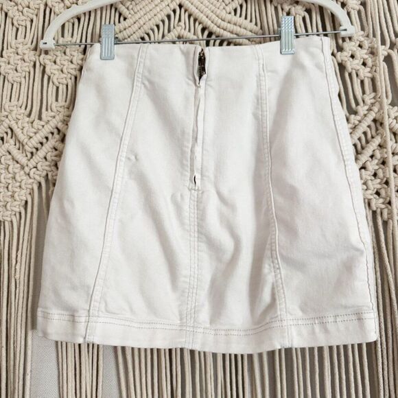Free People Cream Mini Skirt • Size 2 • Zip Back • GUC - Picture 3 of 4